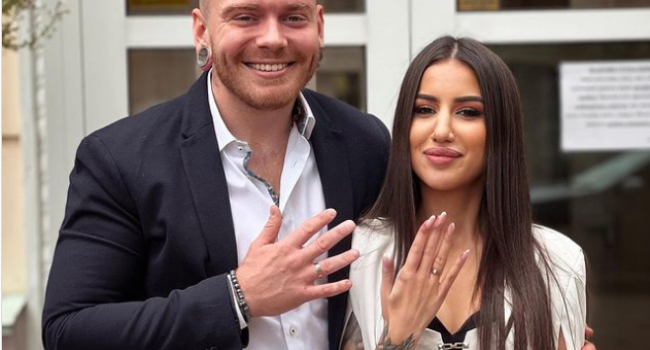 «Краля с татуировками и надутыми губами»: певец Александр Кривошапко снова женился, а его новую жену уже захейтили