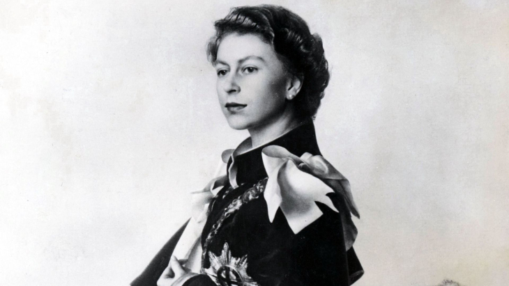 Производство сериала «Корона» приостановят из-за смерти Елизаветы II