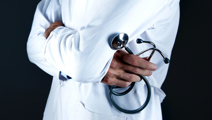 Терапевт Ромасов предупредил об опасности алкоголя при лечении простуды