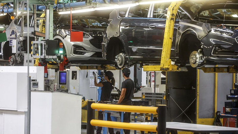 Ford намерен снять с производства минивэны Galaxy и S-Max