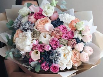 Как порадовать любимую на расстоянии? Доставка цветов в Будапеште