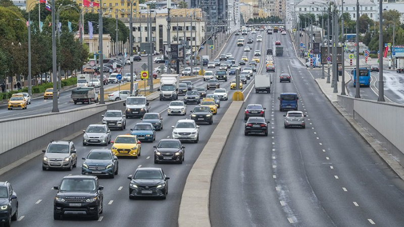 За первую неделю октября в России купили 13 тыс. единиц автотехники