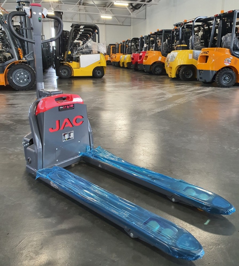 Как организовать транспортировку паллет? Достоинства перевозчиков  паллет JAC