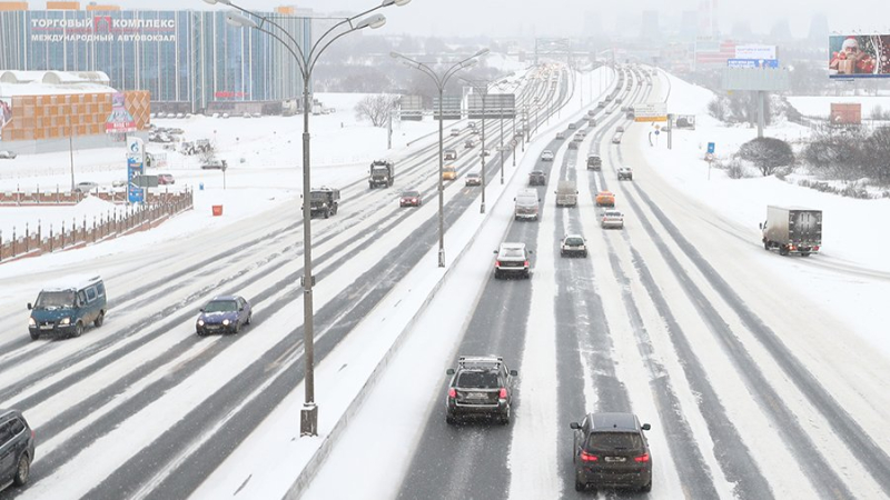 ГИБДД призвала перестроиться на зимний стиль вождения