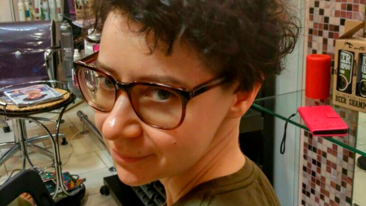 Совет премии «Золотая маска» проверит действия Аи Макаровой, перекрасившей волосы в цвет флага Украины