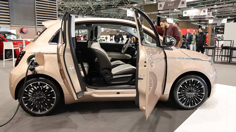 На российском рынке появились Fiat 500 на электротяге