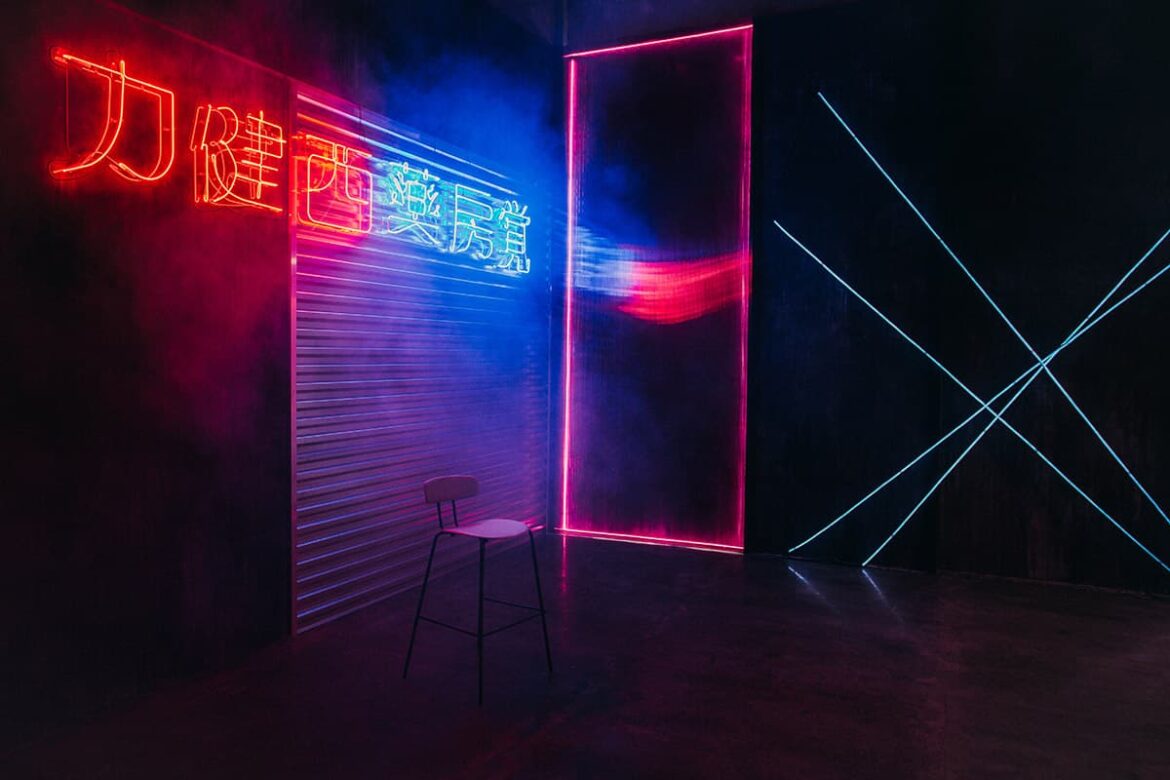 Фотостудия с неоновым светом в Москве: идеи для фотосессий