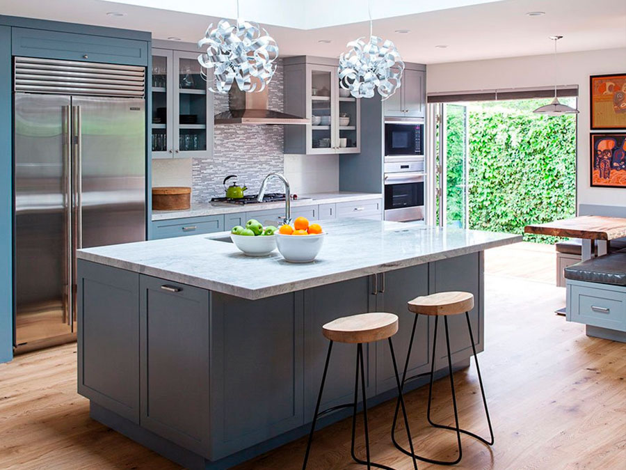 Выбираем кухню для частного дома: все за и против гарнитуров с островком