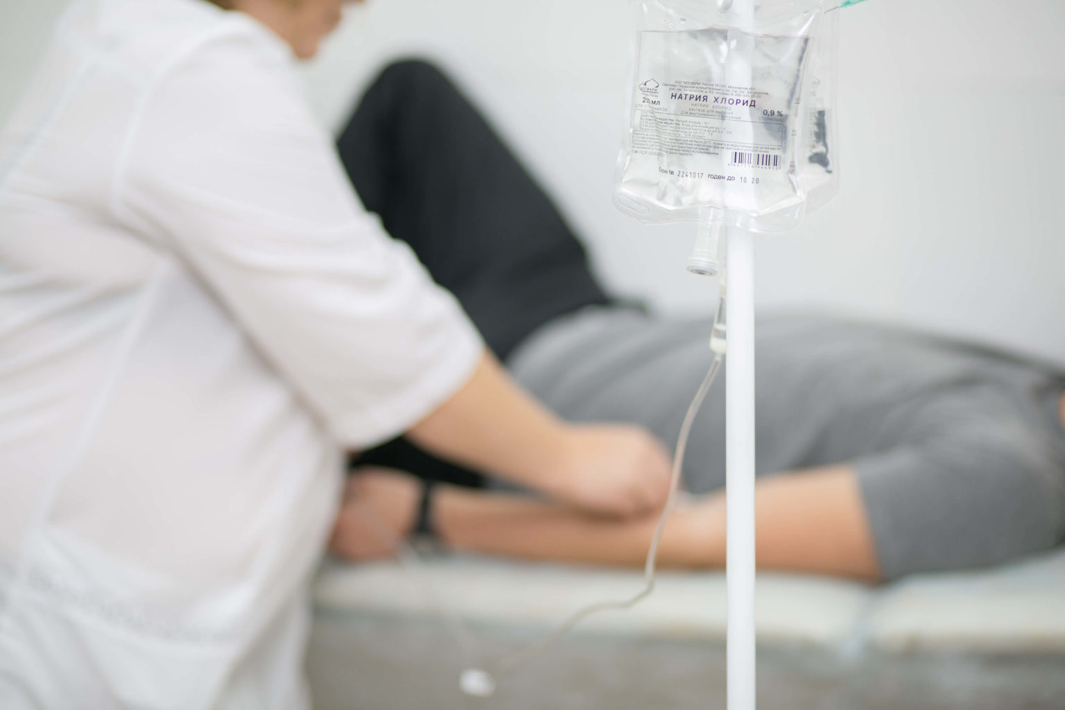 Вывод из запоя на дому: этапы и особенности