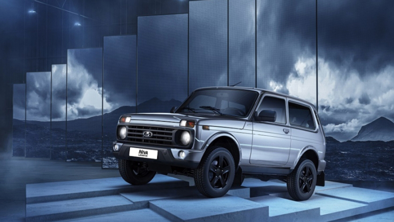 Стали известны цены на версии машин Lada Niva Urban и Black