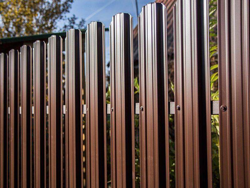 Металлический штакетник: надежность и эстетика в одном изделии