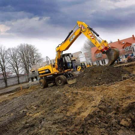 Оперативность и качество: Аренда спецтехники JCB в Москве и области