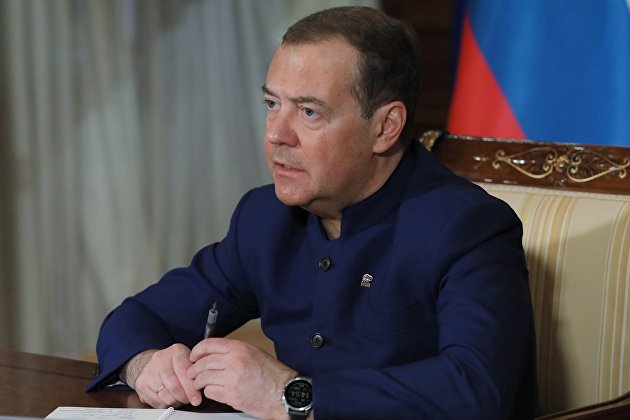 Медведев заявил о монополии Запада на IT-сферу