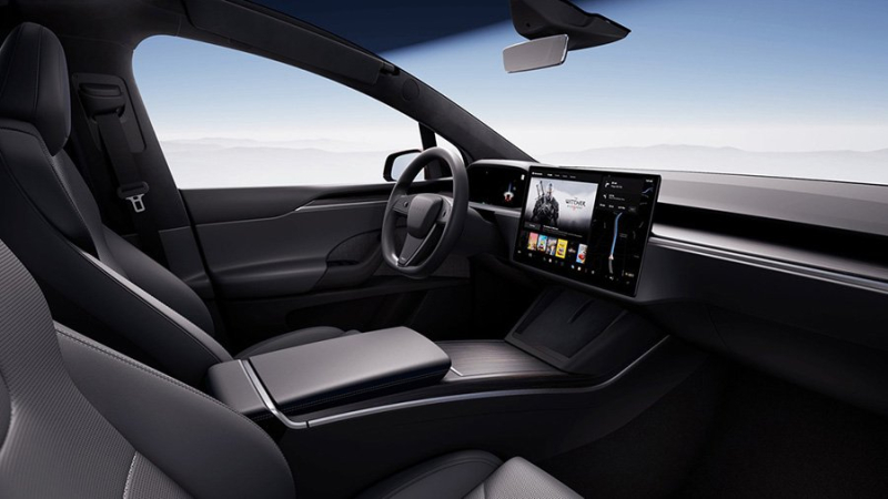 Tesla вернула на электромобили круглый руль