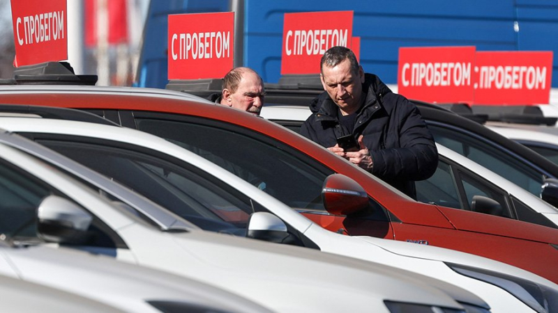 В России средняя цена автомобилей с пробегом в марте снизилась на 1%