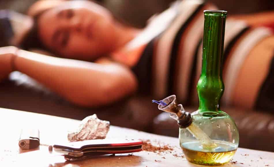 Спайсы: что это такое и как проходит их лечение?