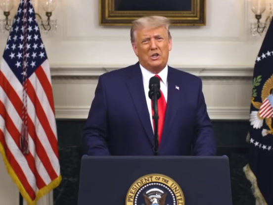 Трампа после предъявления обвинений отпустили из зала суда