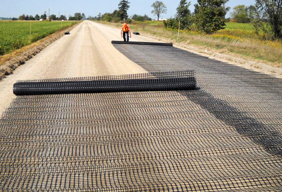Геосинтетические материалы для дорожного строительства: виды и применение