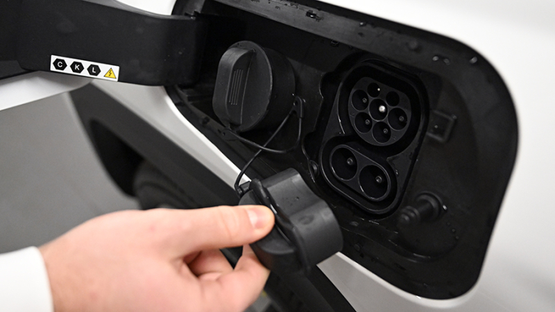 В РФ зафиксировали растущий спрос на отечественные и китайские электрокары