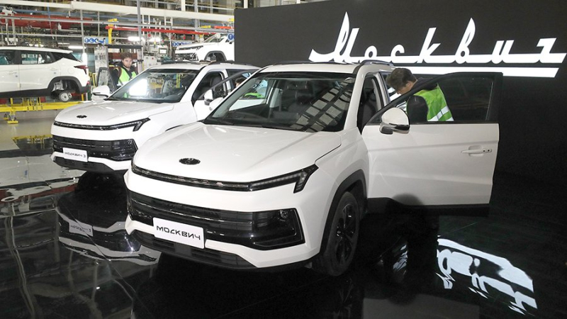 Дилеры столичных таксопарков получили уже 560 «Москвичей»