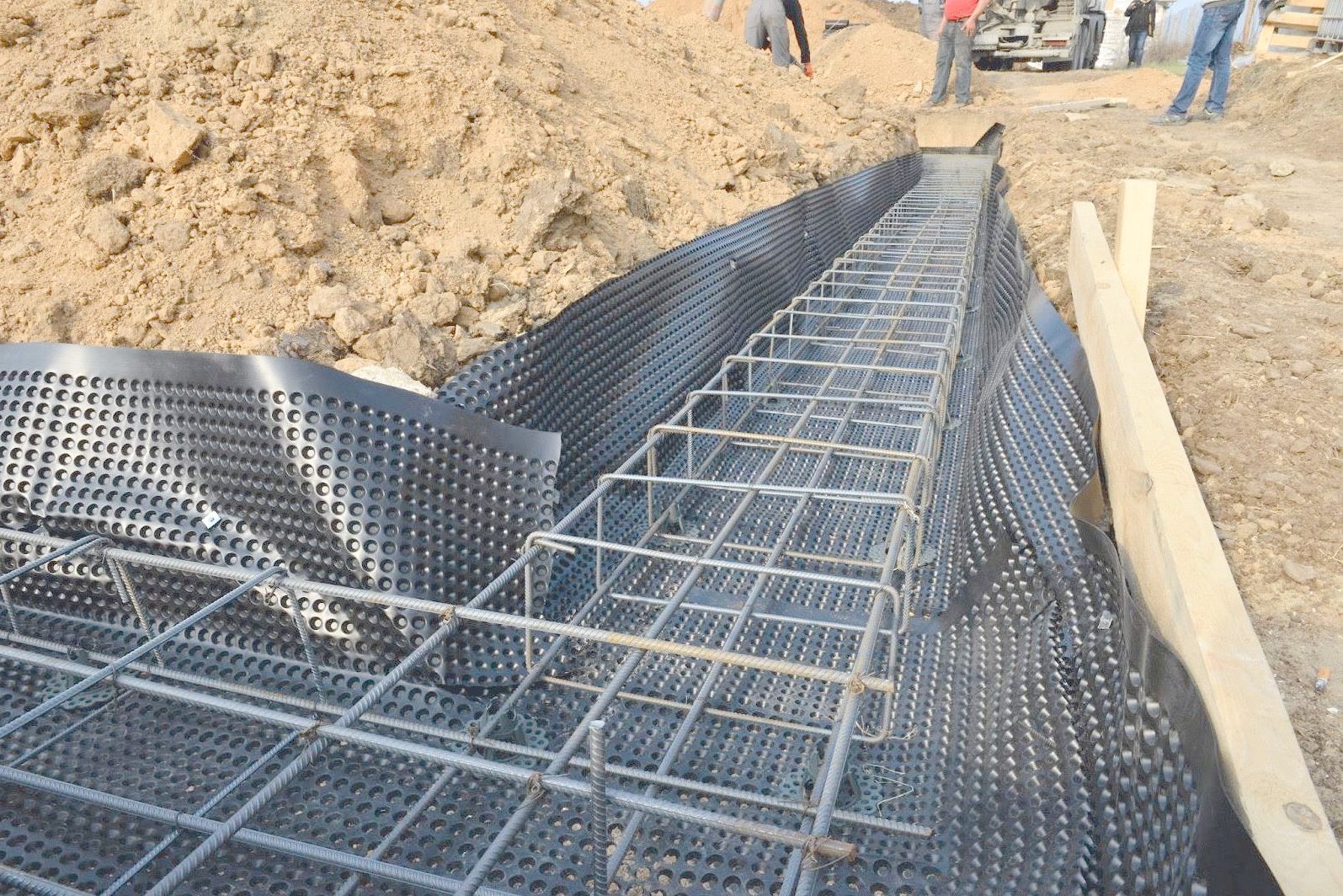 Дренаж фундамента: виды, принципы и способы устройства