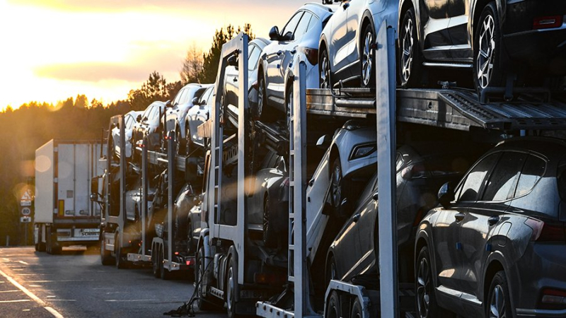 Спрос на услуги по ввозу автомобилей вырос в три раза в июне