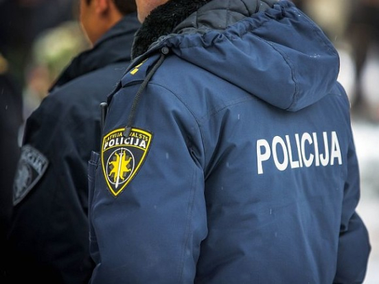 Latvijas Reitingi: Под угрозой высылки из Латвии оказались тысячи россиян