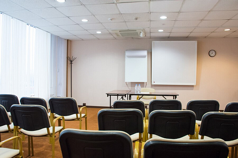 Организация и выбор помещения для проведения переговоров и конференций в Москве: преимущества аренды конференц-зала на 20 человек