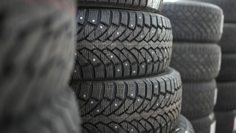 Эксперт назвал две категории водителей для незамедлительной смены резины