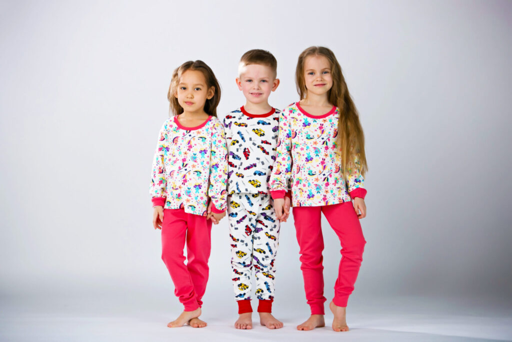 Детская одежда из трикотажа: виды, характеристики, выбор и преимущества