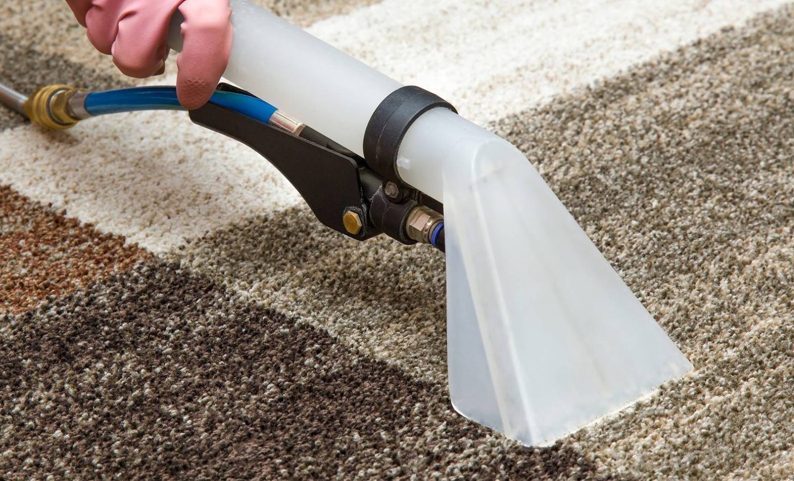 Где заказать в Алматы профессиональную химчистку с честными ценами и бесплатной доставкой заказов с развозкой?