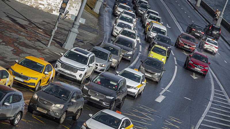 Эксперт напомнил иностранцам о недействительности прав в РФ с 1 апреля