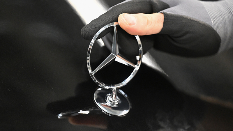 Mercedes лишил Tesla лидерства в рейтинге стоимости автобрендов