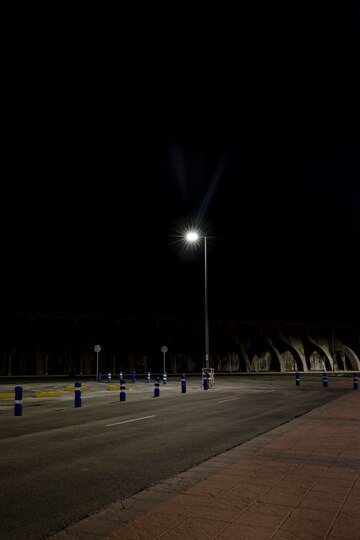 Автодорожное освещение: Зачем оно нужно и как влияет на безопасность