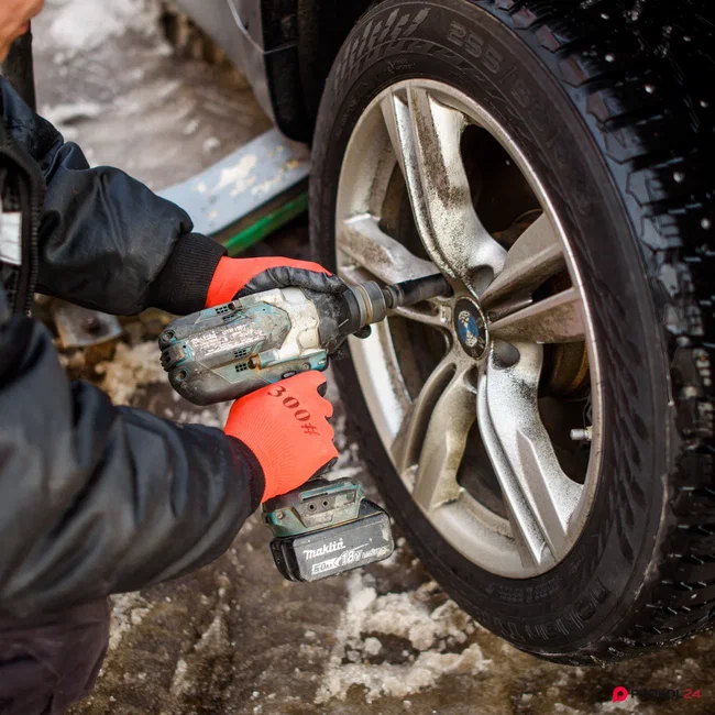 В каких случаях и кому может потребоваться выездная услуга по шиномонтажу.