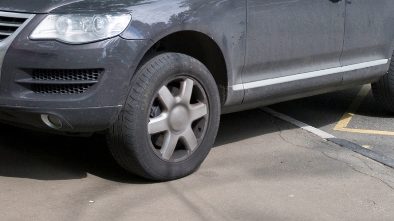 В Госдуме предложили втрое увеличить штрафы за парковку на тротуарах