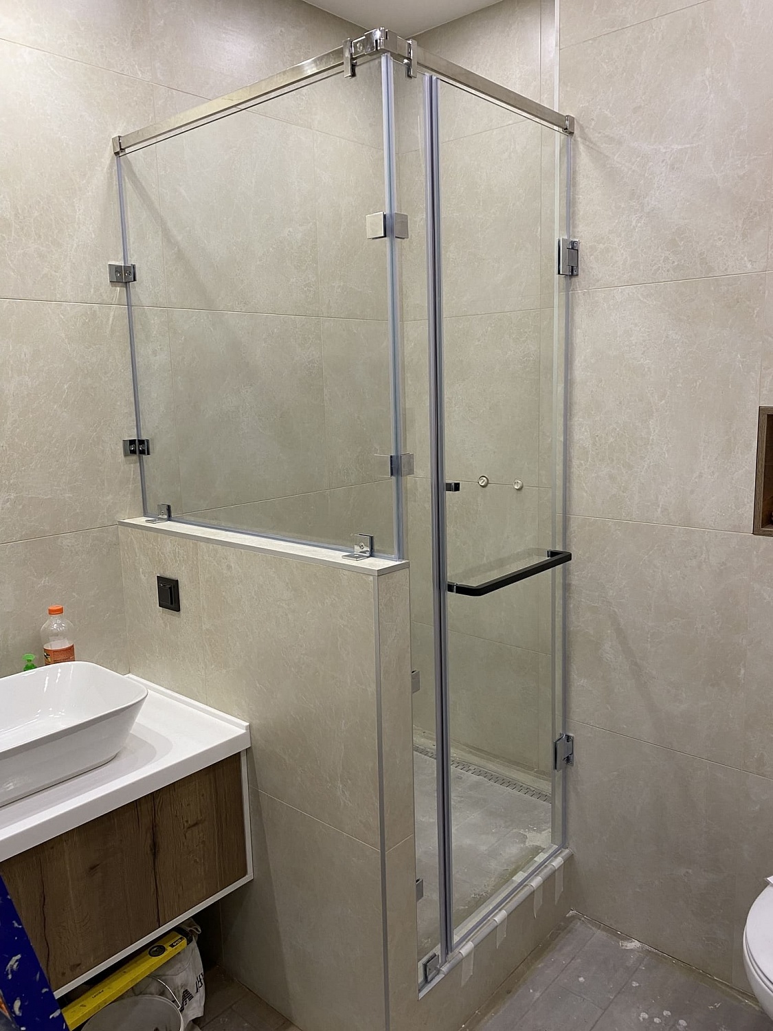 Стеклянные душевые перегородки на заказ: преимущества