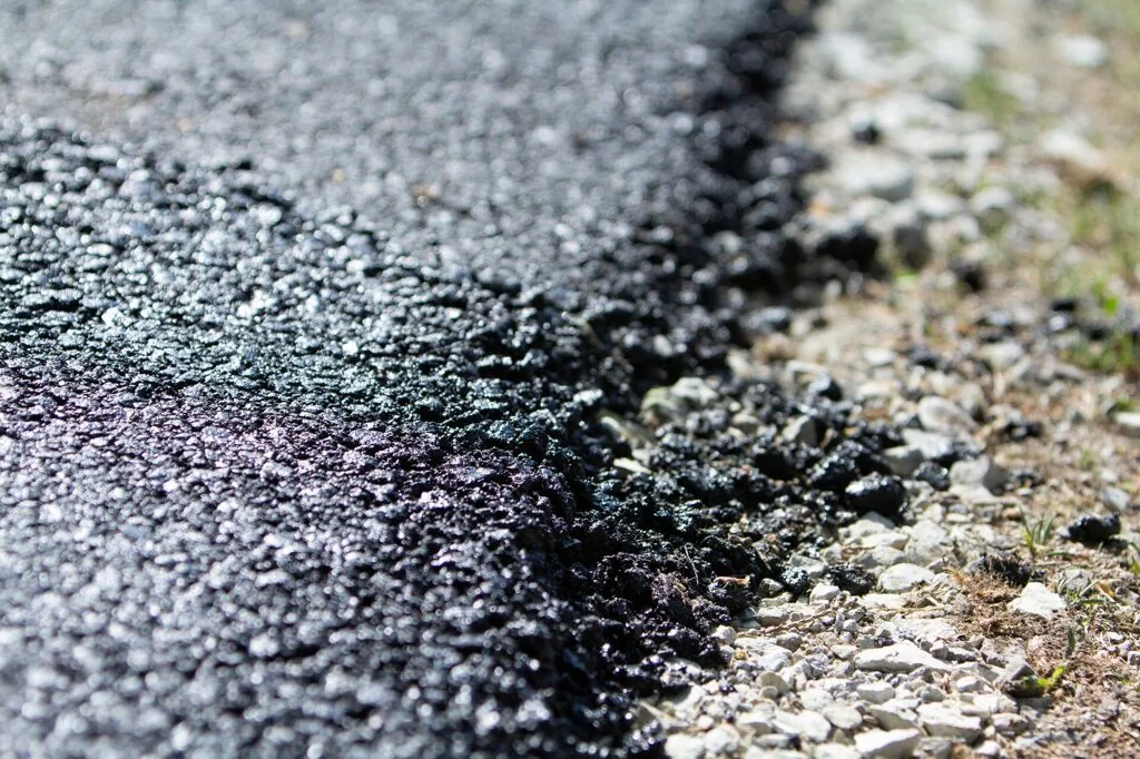 Укладка асфальтной крошки: техника и советы