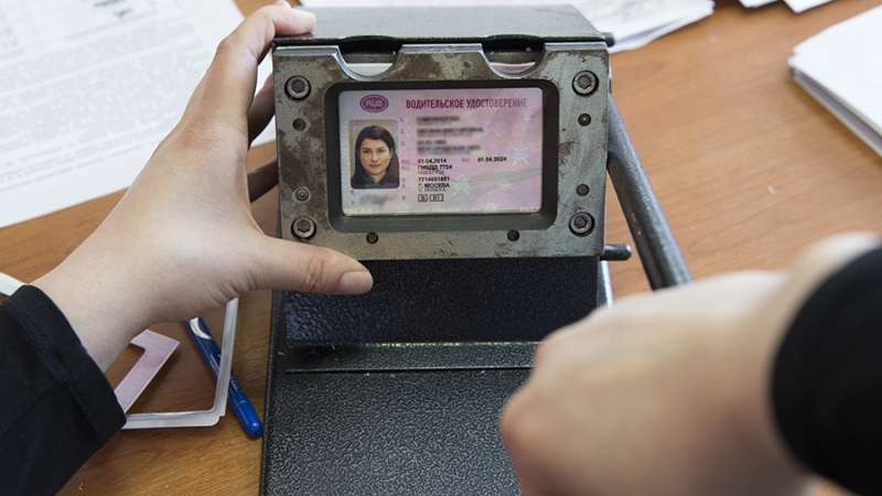 Путин подписал закон о новых пошлинах для водителей