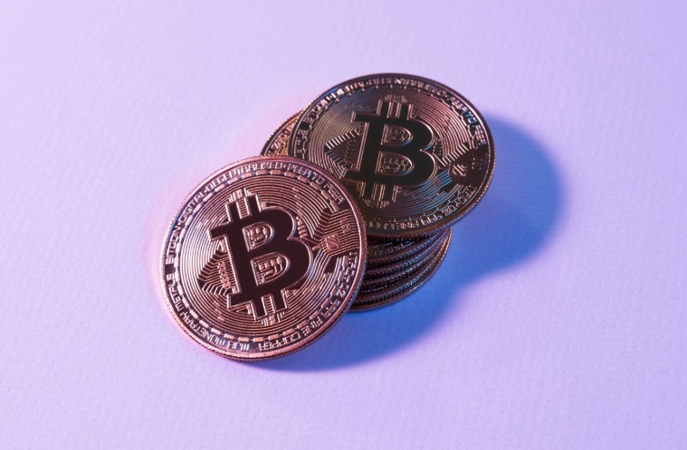 Обмен Биткоина (BTC) на рубли (RUB) без AML и верификации: Риски и Опасности