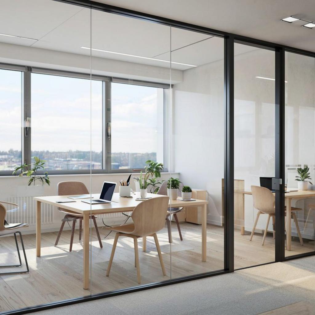 Стеклянные перегородки для офиса: современное решение для зонирования пространства