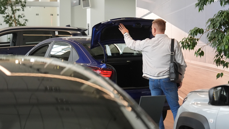 Средняя цена б/у автомобиля в России опустилась ниже 1,4 млн рублей