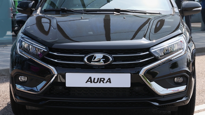 В России купили более 1 тыс. новых седанов Lada Aura в 2025 году